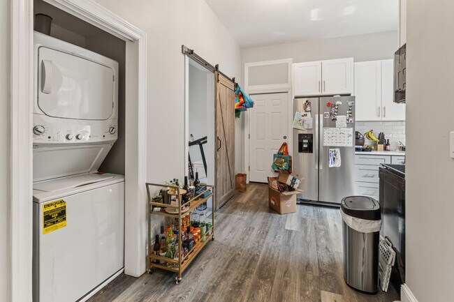 Foto del edificio - 1345 N Maplewood Ave