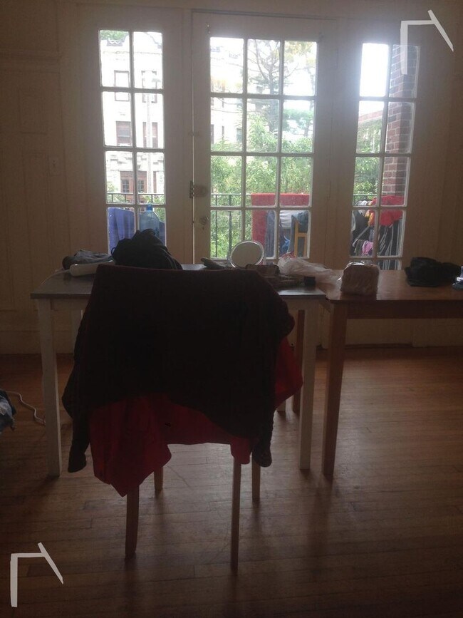 Foto del edificio - 211 Chestnut Hill Ave