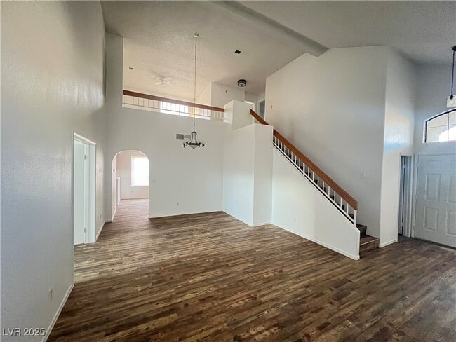Building Photo - 135 Monteen Dr