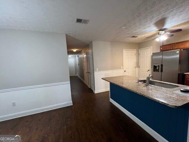 Foto del edificio - 333 Tara Commons Cir