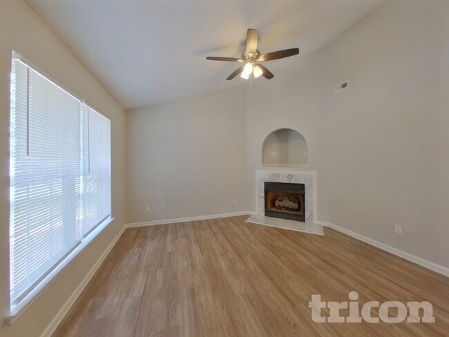 Foto del edificio - 1903 Duke Adam St