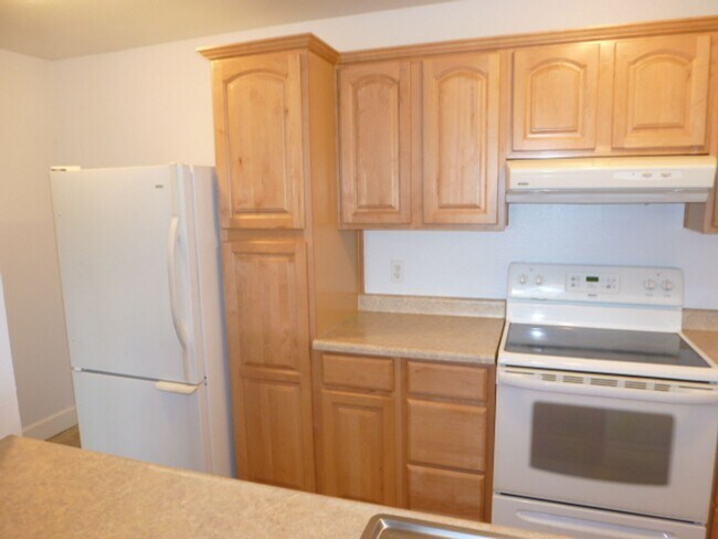 Building Photo - Furnished One Bedroom Condo For Rent in So...