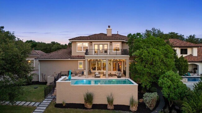 Foto del edificio - 701 Hurst Creek Rd