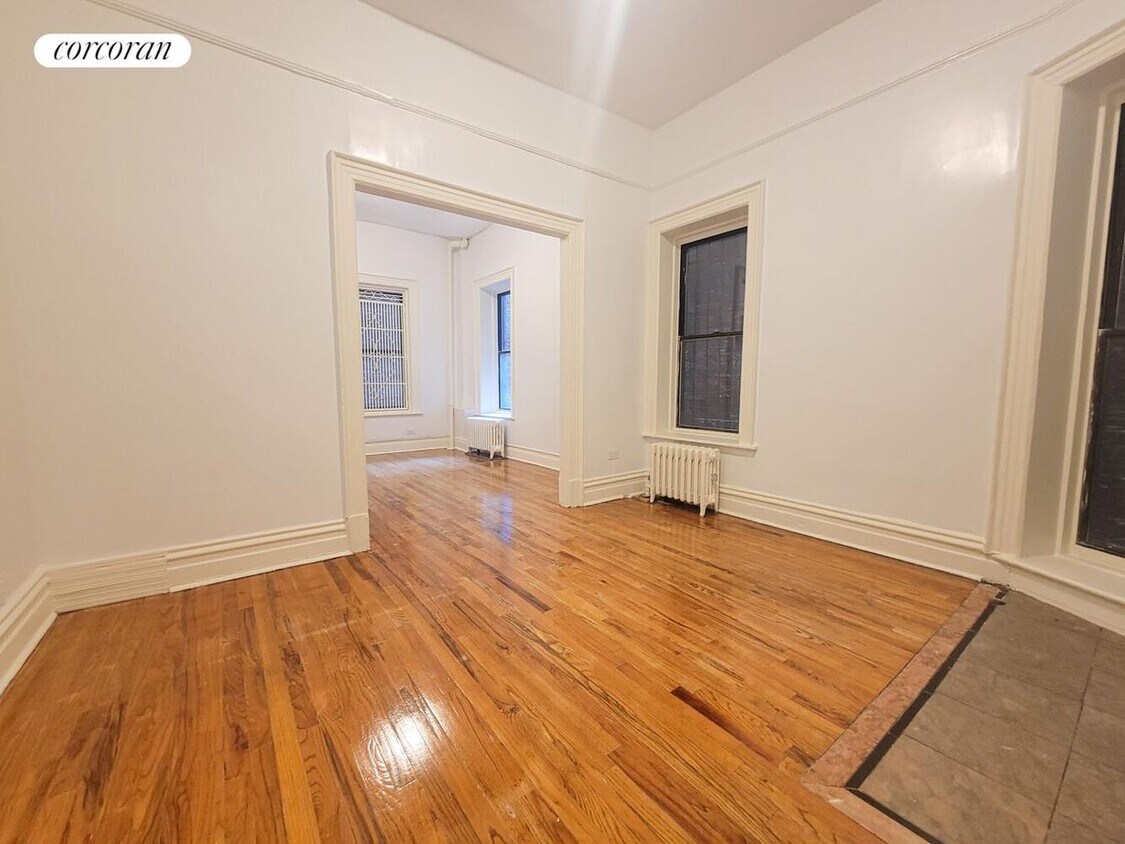 Foto principal - 172 W 77th St