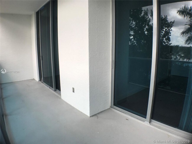 Building Photo - 2641 N Flamingo Rd
