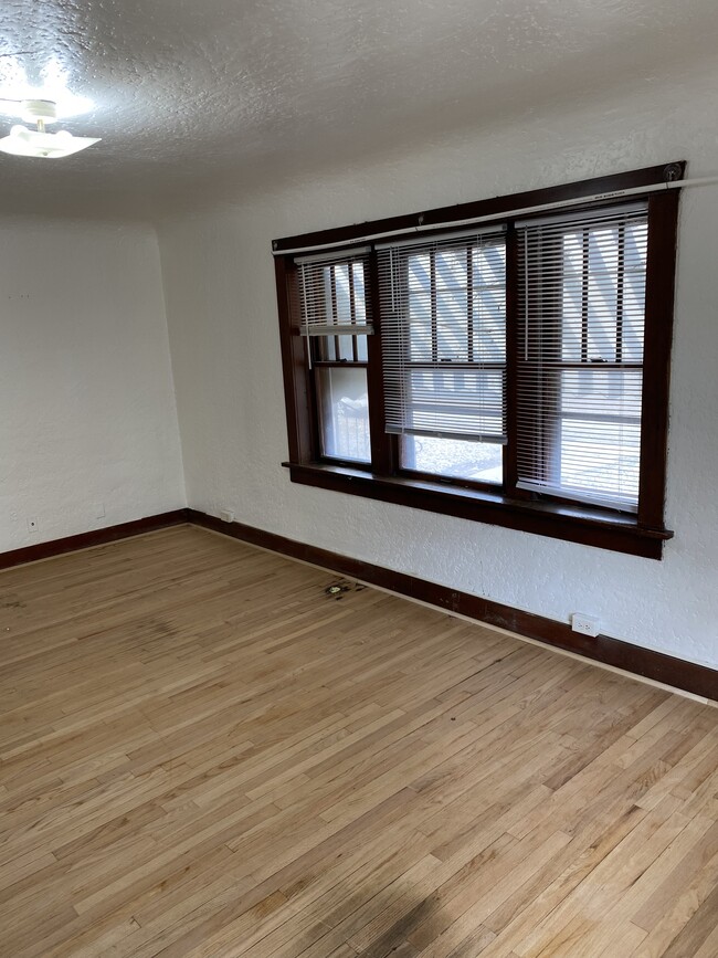 Building Photo - 629 S Main St