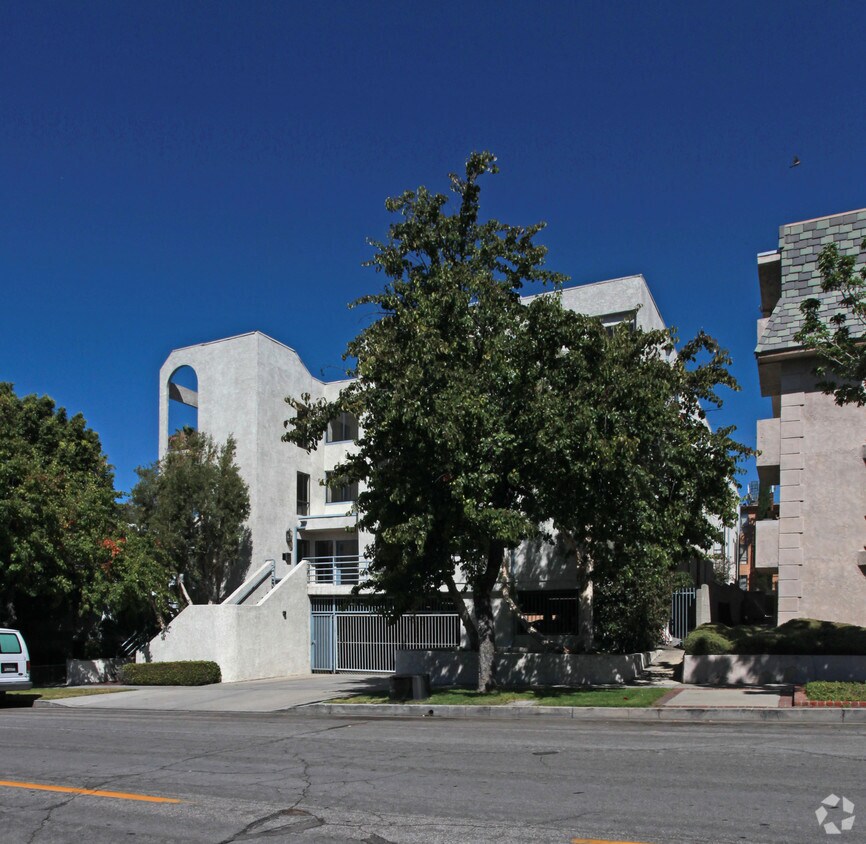 Building Photo - 611 E Angeleno Apartments
