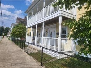 Building Photo - 511-511 Pond St