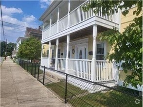 Building Photo - 511-511 Pond St