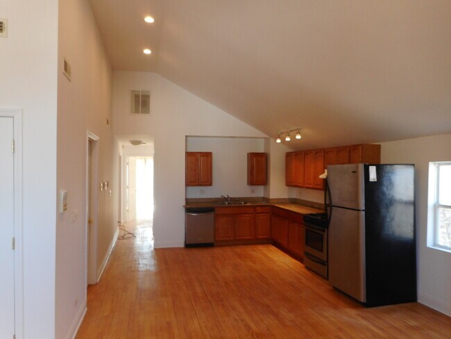 Building Photo - 3459 W Diversey Ave
