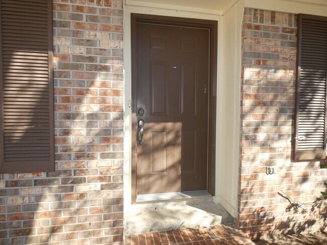 Building Photo - Adorable Brick Home in Pace