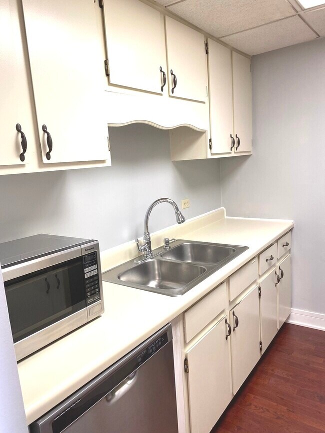 Foto del edificio - 3219 W Parkway Dr