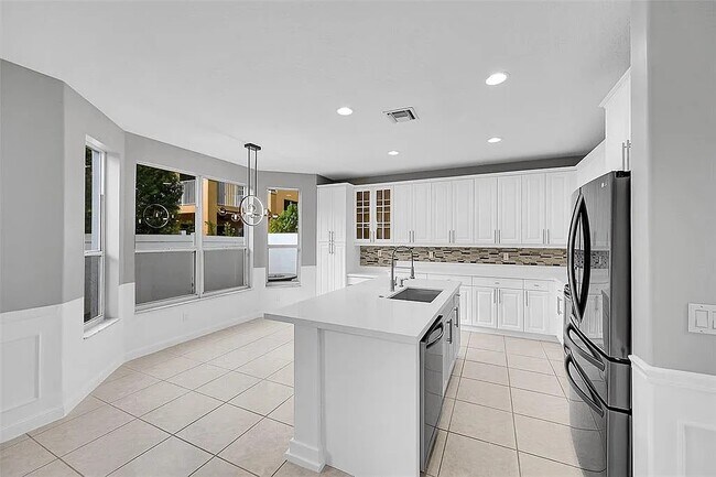 Foto del edificio - 4765 S Classical Blvd