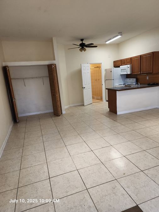 Building Photo - 821 SW 31st Ct