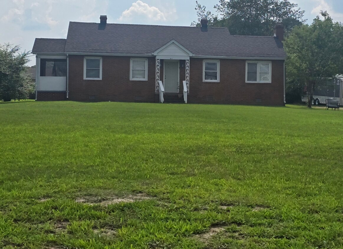 Foto principal - 8013 Walnut Grove Rd
