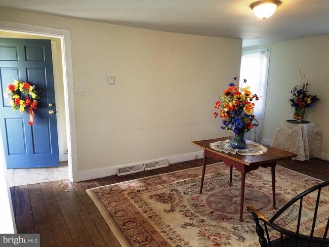 Building Photo - 377 Hoods Ln