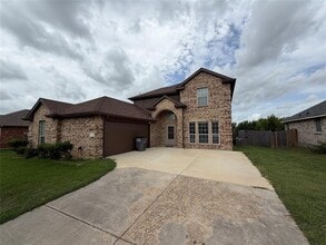 Building Photo - 141 Hickory Creek Dr