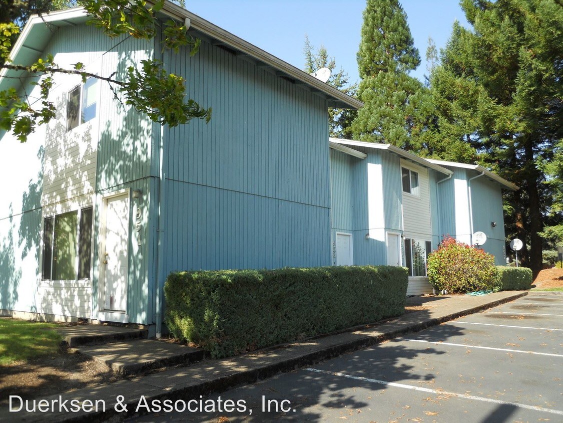 Primary Photo - 923-957 NW Oak Ave