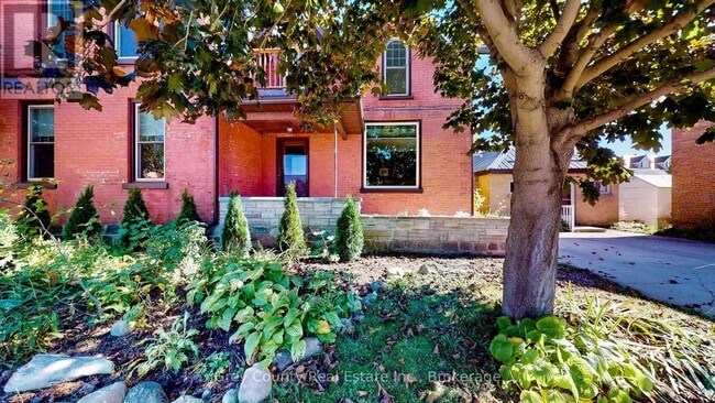 Building Photo - 27-29 MAIN STREET E