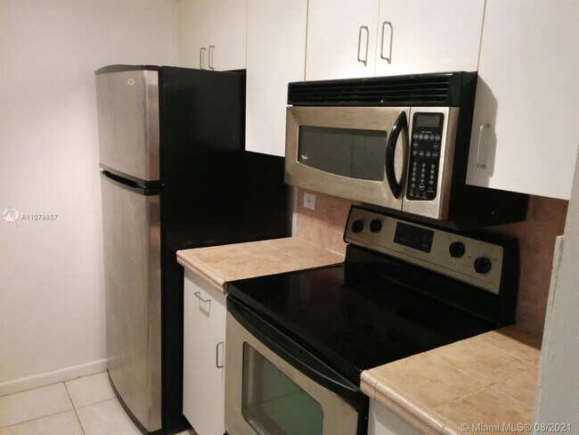 Foto del edificio - 1743 Village Blvd