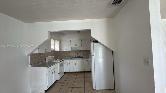 Foto del edificio - 2880 NW 12th Ct