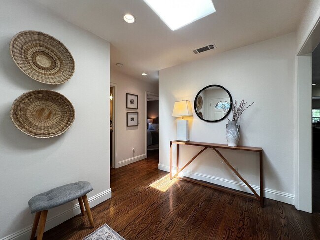 Building Photo - Wine Country Retreat with Guest Cottage & Vineyard Views