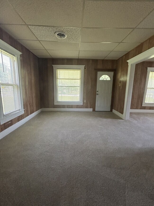 Foto del edificio - Cute 1 BR/1 BA House - Corner Lot & Off-Street Parking!