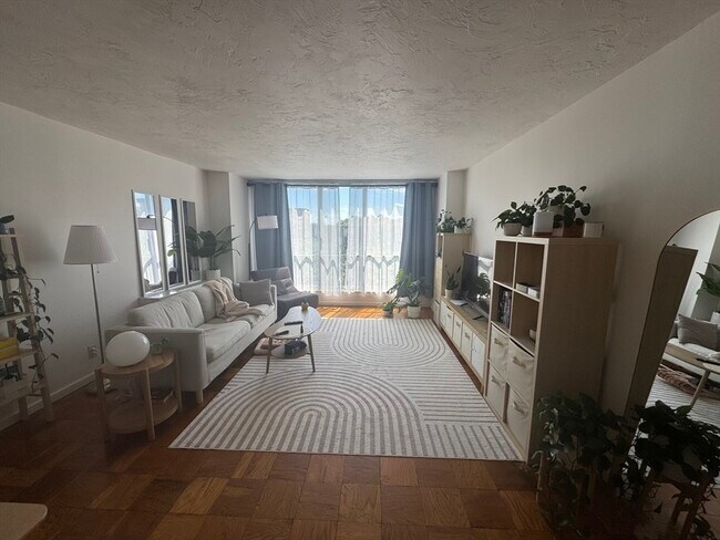 Foto del edificio - 77 Pond Ave
