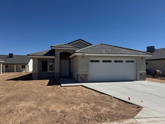 Foto del edificio - Brand New 3 bedroom home with 2 car garage...
