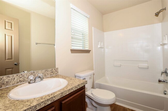 Foto del edificio - 5630 Long Arbor Ln