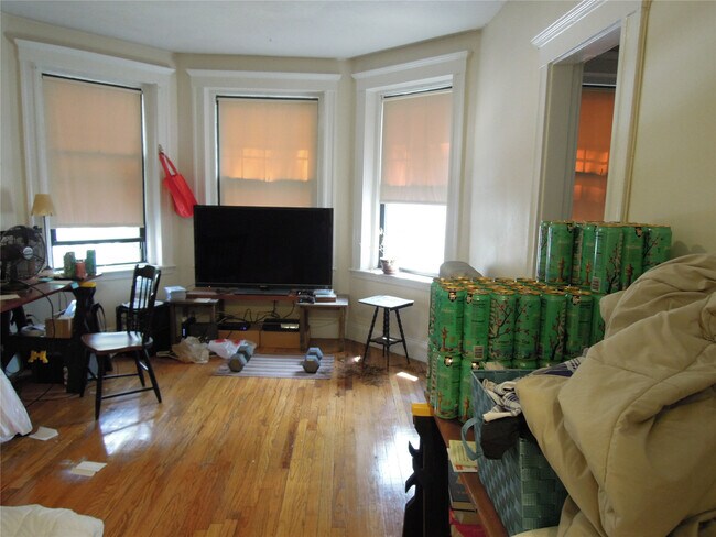 Building Photo - 25 Saint Stephen St