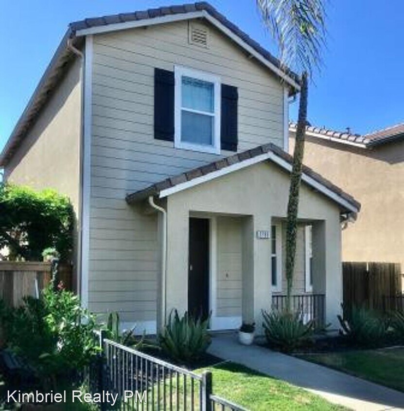 Primary Photo - 3 br, 1.5 bath House - 2796 Crested St