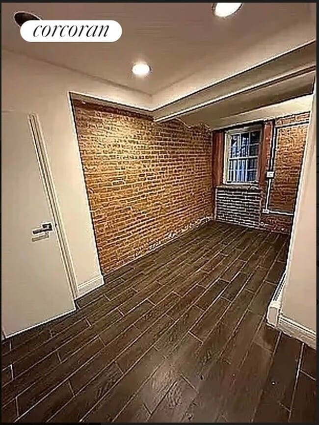 Building Photo - 230 E 27th St