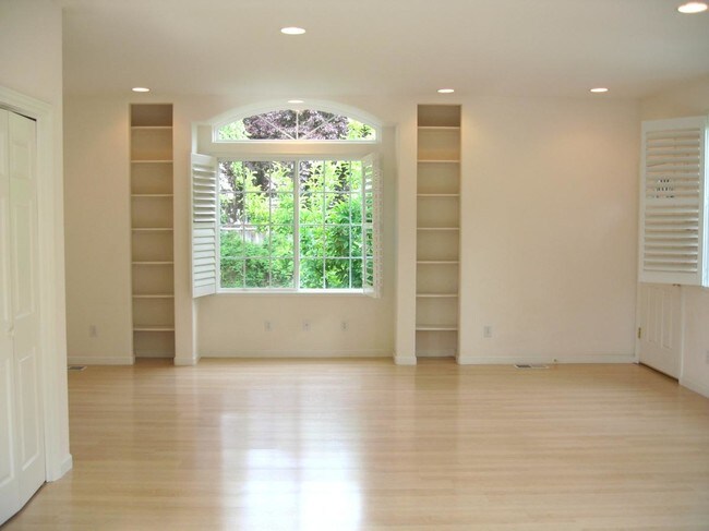 Building Photo - 12 Winship Ln