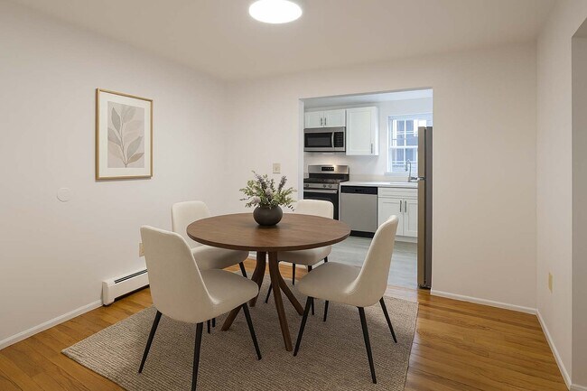 1 habitación, 1 baño - 786 pies cuadrados - Comedor - Puesta en escena virtual - Lodi Circle Apartments