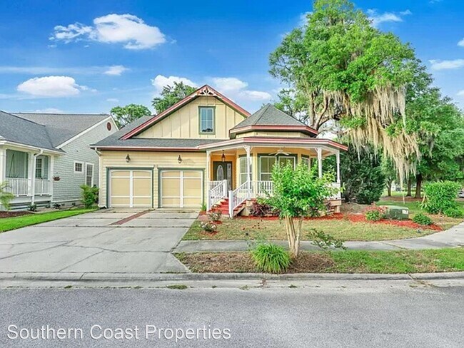 Building Photo - 3 br, 3 bath House - 211 Village Drive