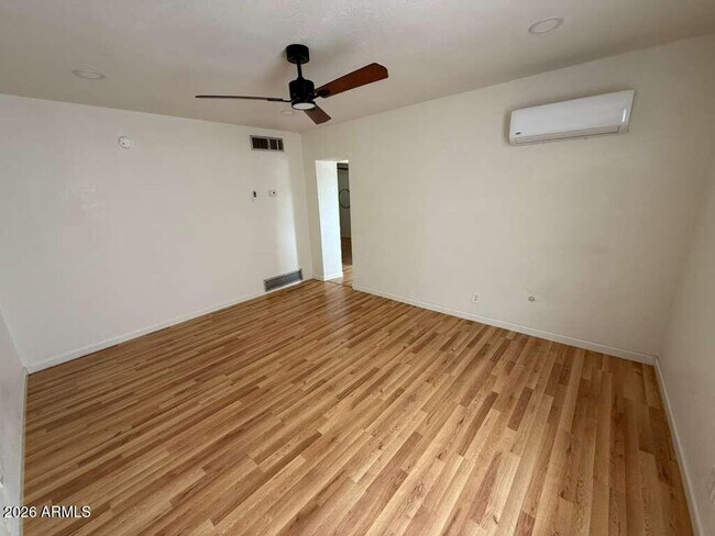 Foto del edificio - 860 E 13th St