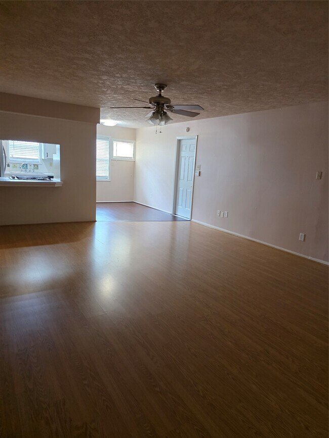 Foto del edificio - 4218 Ember Ln