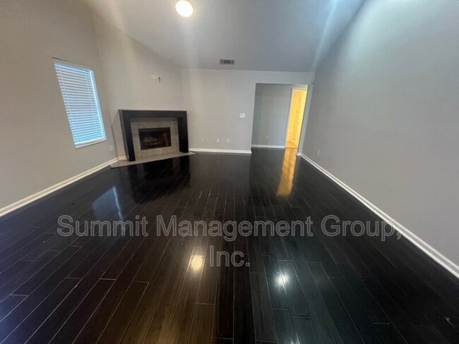 Foto del edificio - 6381 Klondike River Rd