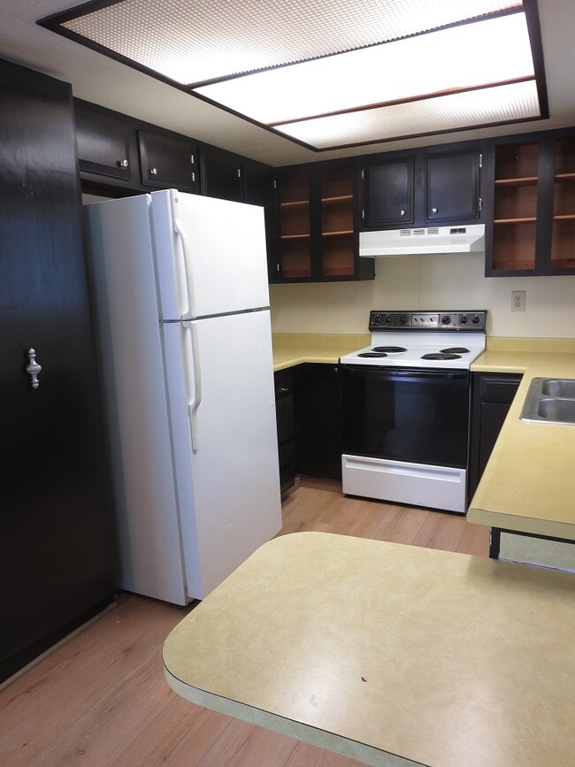 Building Photo - 710 Nectarine St