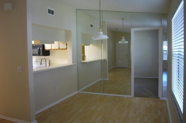 Foto del edificio - 3130 S Semoran Blvd #307