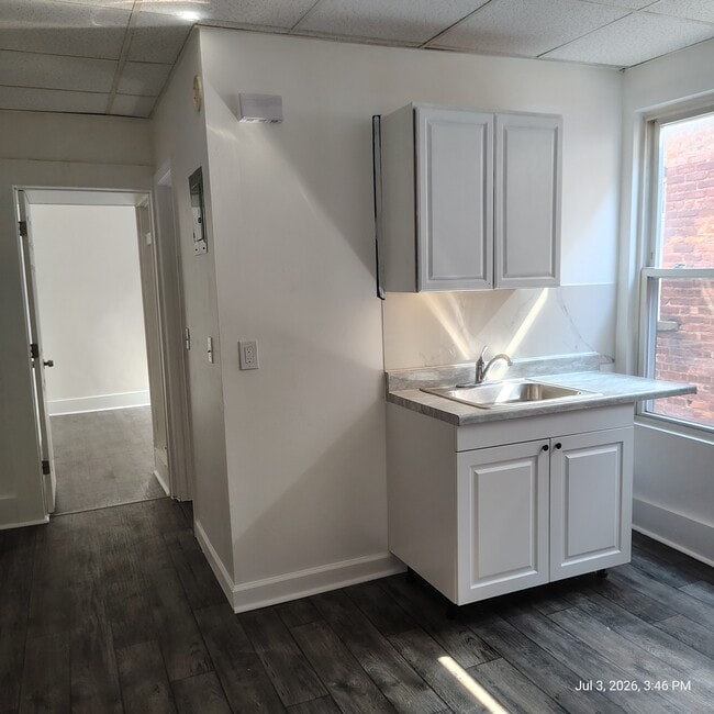 Kitchen-sink - 6 School St