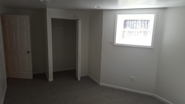Foto del edificio - 1436 E 71st Pl