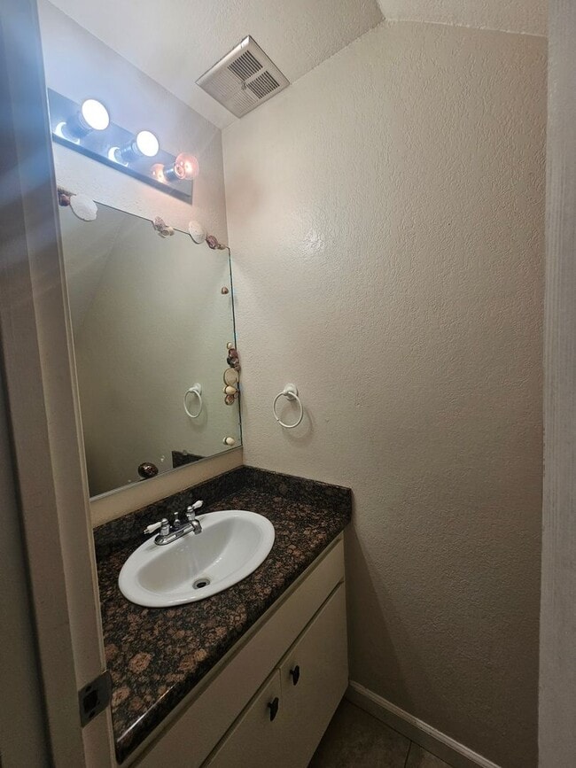 Building Photo - 1932 11th St