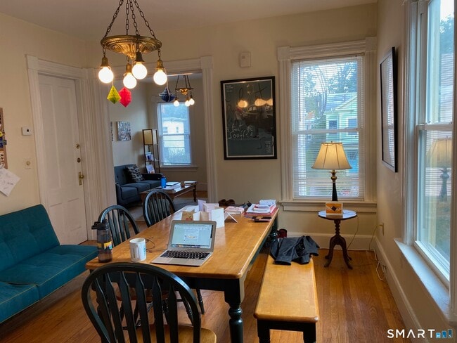 Building Photo - 118 Lawrence St