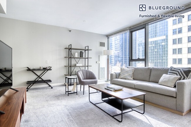 Building Photo - 210 N Wells St Building Photo - 210 N Wells St