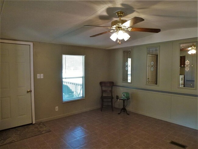 Foto del edificio - 301 W Woodland Shores Dr