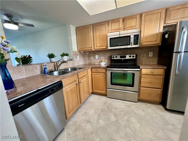 Building Photo - 423 Cape Coral Pkwy W