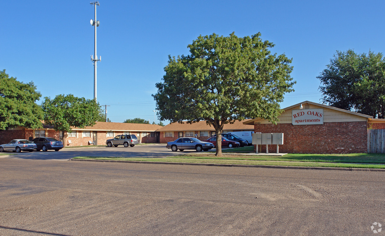 Primary Photo - Red Oaks Apartments