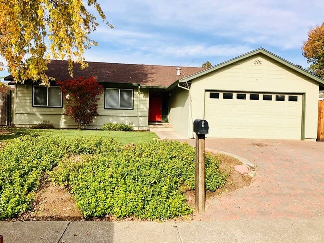 Building Photo - 9 Sylvia Cir